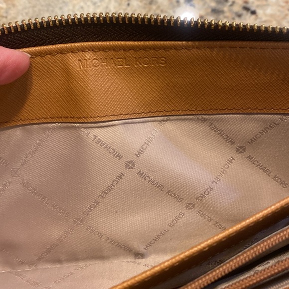 Michael Kors Jet Set Monogram Organizer and Phone Case - Picture 7 of 8